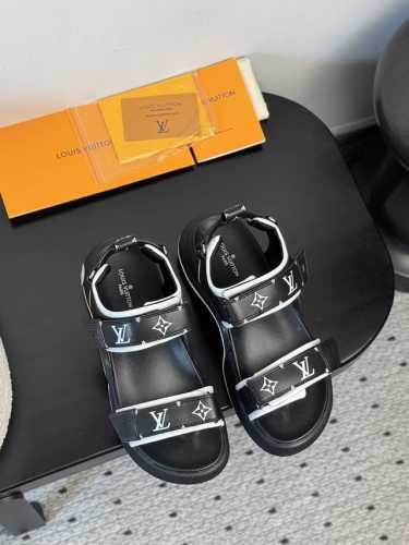 louis Vuitton 2025春夏凉鞋｜都市机能美学新纪元 典藏工坊密钥首曝｜重启千禧年未公开匠人图纸 头层牛皮×莱卡云絮内衬｜古法植鞣工艺淬炼裸足级柔韧