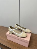 miumiu｜谬谬2025春季新款玛丽珍时尚单鞋 原版 1：1开发，各大明星 网红的热爱款 ，亲肤柔软春秋季必备款 鞋面简约设计性感 经典百搭 面料完全对版的柔