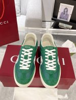 升级版 Gucci 情侣款双G休闲鞋 小白鞋 原版购入开发 做货 采用创新缝线工艺制作 打造如水般的流动质感 皮革设计搭配三维立体互扣式双G皮革贴饰和Gucci