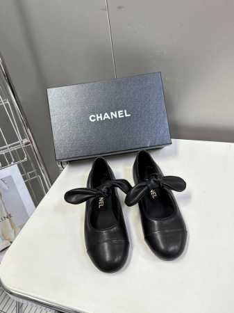 半拖 单鞋 CHANEL香奈儿蝴蝶结松紧一字带平单鞋 蝴蝶结玛丽珍单鞋第一眼看上就被种草了根据天气变化自由穿搭！套上袜套春夏秒变可爱单鞋！秒变魔法公主鞋面采用混 - 点击图像关闭