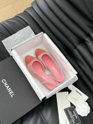 Chanel 经典Slingback后空凉鞋 前几年一直在做这个款 今年我们还是重新购版，再次精细Copy。 发现新版面的鞋面线条和形体舒适度都做了微调！ 这个