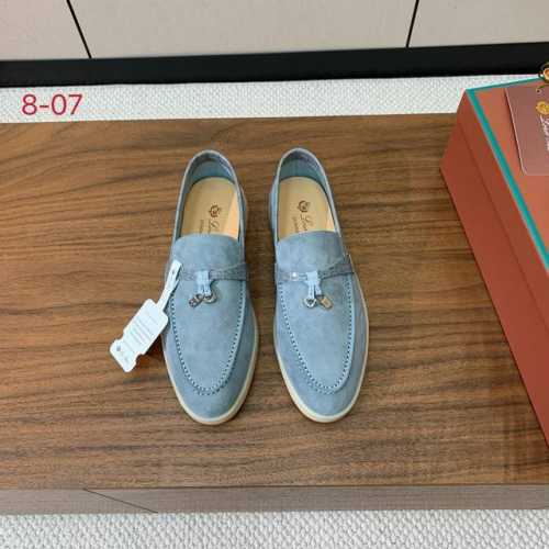 Loro Piana 拼色乐福鞋。意大利顶级羊绒复古优雅低调奢华。时尚性与皮料实用性同样兼具依然全网最高品质。鞋面羊京压纹皮。手工缝线，水染皮里，原版大底。部分