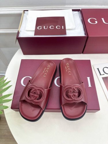 gucci 古驰 25 G家 主打系列终于面世 狠货值得期待 原有的经典 创造新设计 bs新款 双G互扣式镂空拖鞋 代购级别 高级感十足 国内外博主刷爆的一款,