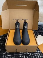 代购级羊皮里 羊毛里 官网同步飞机盒 Louis Vuitton路易威登 网红，大明星走秀新款 一脚蹬短靴 休闲百搭时尚潮流款，上脚舒适 搭配路易威登标识点缀亮