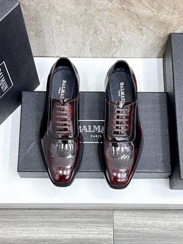 balmain 巴尔曼新款男士皮鞋 面料采用进口原版牛皮 车缝线工艺打造 全进口胎牛皮 看得见的质感 重工车线 标配Logo牛皮垫脚 大牌体验 上脚柔软舒适 男