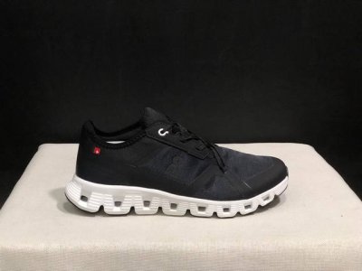 顶级版本On昂跑 Cloud X 3 Ad 舒适减震防滑透气低帮跑鞋！ 瑞士高性能运动品牌On打造的此系列作品，鞋面由再生聚酯纤维和网眼布制成，采用独家镂空橡胶