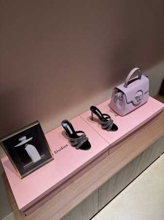 CASADEI 25WF早春新品水钻高跟拖鞋哪个女人能拒绝如此美艳的高跟鞋高跟搭配闪耀的水钻 高级又性感！无论日常出行还是宴会邀约它无与伦比的质感与魅力都是您尊 - 点击图像关闭