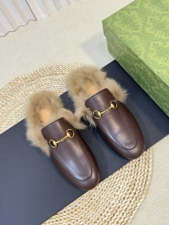 全新升级顶级版本 GUCCI 系列2024专柜最新色来了～托斯卡纳羊毛拖 细节面料采用原版材质 经典时尚托斯卡纳羊毛 毛拖系列 3D打印皮面 原版羊羔毛鞋面 原 - 点击图像关闭