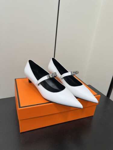 Hermes 爱马仕 25Ss早春新款 尖头凯丽扣 高跟鞋 经典的尖头版型 搭配极具辨识度的马家五金扣 上脚超级百搭好看时髦 超多明星网红种草 春夏必备 随意舒