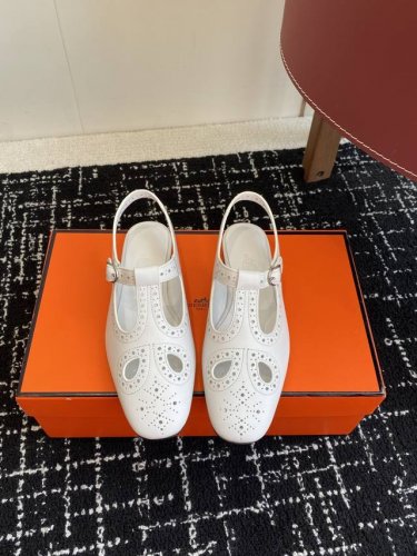 东莞代购级 官网同步盒包装 hermes 爱马仕 25Ss 春夏复古 玛丽珍平底单鞋 山羊皮和Nappa皮革 玛丽珍鞋 搭配标志性 H 鞋扣和撞色滚边 打造精致