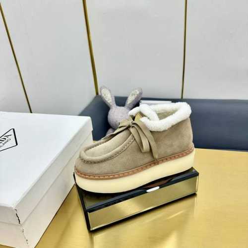出 PRADA 普拉达24秋冬新款△三角标厚底靴 系带雪地靴 双色擦色牛绒真羊羔毛 真皮沿条 双色TPU大底 Size：35-39 40 41定做不退换