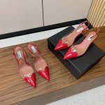 Alaia 爱心高跟鞋。精致优雅的同时还具有时髦感。穿上它休闲日常与与高级奢华驾驭自如，上脚真的太爱啦。鞋面漆皮、马毛胶片。羊皮垫脚。真皮大底，有6.5cm和1