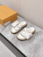lv 路易威登X Tm村上隆联名情侣款拖鞋硬货上新 Bs代购级别！高级感十足！国内外博主刷爆的一款，复古又时髦 上脚美炸了！官网主推款★ T 鞋面：原版小牛皮5