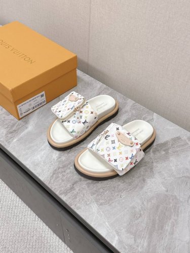 lv 路易威登X Tm村上隆联名情侣款拖鞋硬货上新 Bs代购级别！高级感十足！国内外博主刷爆的一款，复古又时髦 上脚美炸了！官网主推款★ T 鞋面：原版小牛皮5