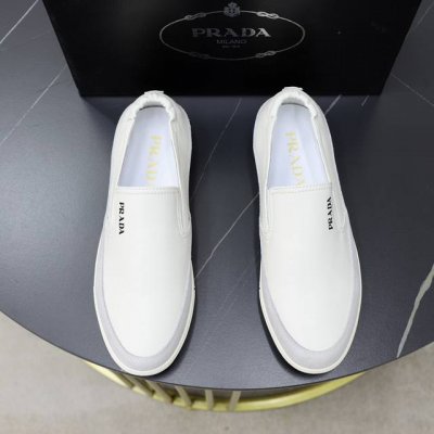 品牌：普拉达 尺码：38-44 45可定制 等级： 专柜经典款 材料： 原版牛皮鞋面 舒适透气羊皮内里 原版橡胶耐磨轻便柔软大底 款式类别：休闲板鞋 颜色：实物