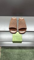 g家 新款 男码39～45， 46.订做 这款拖鞋采用 Gg 聚酯纤维制成，正面饰有 Gucci 标签，为款式增添了醒目的徽标感。 “Gucci Made In