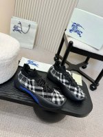 男款 ,订单可谈， Burberry2025爆款出炉，超轻袜子鞋，百搭，装饰精纺 Burberry 格纹图案。搭配网眼内衬和格纹鞋带，橡胶鞋底饰有典藏 Burb