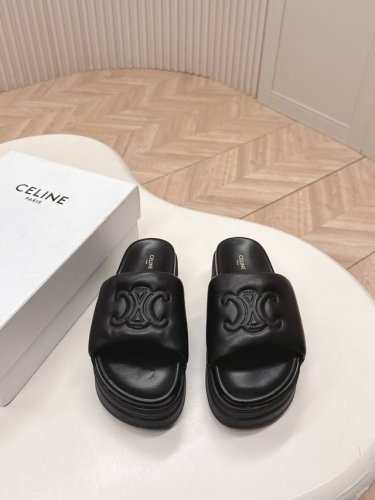 出 Celine｜2025Ss凯旋门厚底拖鞋 Celine网红爆款来袭！各大网红抢先体验、Celine网红Ins种草神器、非常复古风、气场十足单品、设计风格非常