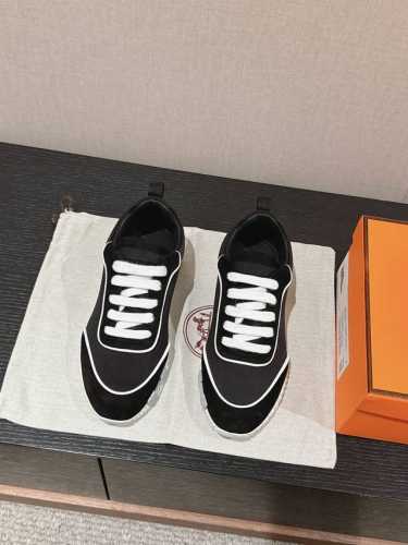 顶级品质 Herme S Ss24 New Arrival～ 专柜大热情侣款，H家配货首选鞋履！ 这双 Bouncing Sneaker 是爱马仕经典款 每一季