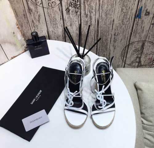 s**Nt Laurent Paris -Cassandra Logo字母扣高跟坡跟草编织真皮凉鞋 材质-面料；进口牛漆皮 牛、内里 垫脚；进口羊皮、意大利进口