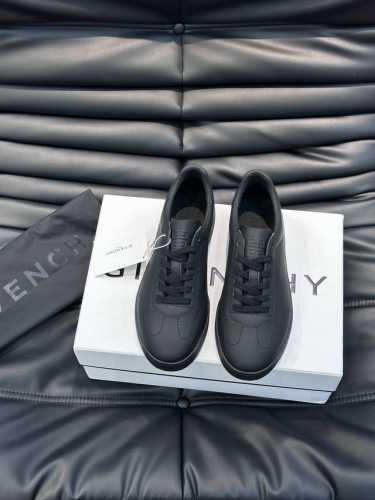 Givench* 全新giv 1男士低帮慢跑运动鞋，进口头层牛皮，透气舒适，舌压印4G Logo刺绣，Tpu轻型鞋底，上脚效果帅气有型，增高提升气场，简约时尚百