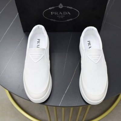 品牌 普拉达prada 标准码 男码38 44 45可以定做 等级 官网同款 高品质男鞋 材料 原版品牌布匹 搭配柔软羊皮内里 原版防滑耐磨橡胶轻便大底 款式类