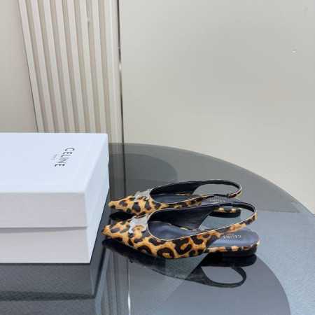 厂价 马毛 Celine 赛琳凯旋门尖头平底凉鞋 一眼沦陷 酷中带点小性感 面料采用进口小牛漆皮 内里垫脚均为羊皮 意大利进口牛皮大底 Size：35-39 4 - 点击图像关闭