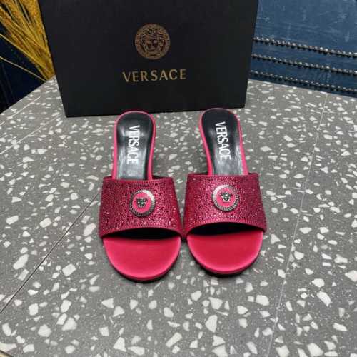 versace范思哲 专柜新款 鞋面：真丝烫钻 内里垫脚：羊皮 跟高：6Cm 鞋底：真皮大底 码数：35-42码 42定制不退换 ⑥价格p：钻