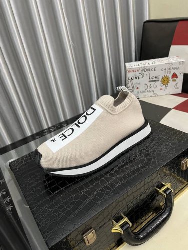 出厂价Pp： Dg～ 情侣装休闲鞋 2025Z柜同步发售 码数:35-46# 8个颜色鞋面选用多材质拼接网布内里，舒适透气，鞋底：原版舒适耐磨大底，实物拍摄实物
