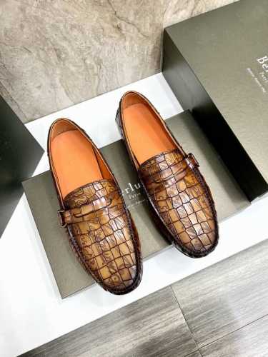 Berluti～ 码数:39-43 P： Berluti 布鲁提 新款男士手工擦色皮鞋，甄选优质进口小牛皮雕花 擦色工艺处理效果 半固特异冷粘工艺 古朴大气 将