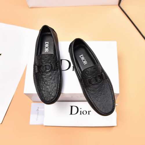 羊里 品质 DIOR 迪奥最新报到 实拍爆卖豆豆鞋DIOR 新款豆豆鞋比利时籍设计师Martin Margiela出任古奇鞋履设计师 y魅力十足 奢华风格绅士鞋