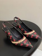 樱桃系列 25Ss春夏新款 Louis Vuitton 25 Lv 6Am 露跟凉鞋 樱桃系列 尖头搭扣 细跟 高跟鞋 鹰嘴小尖头搭配镂空皮条小方扣可调节松紧