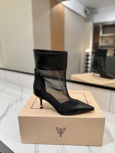 出厂 Vanda Novak来自意大利品牌 全网独家 耗时3个月研发 鞋跟独特设计酒杯 重磅系列 众多联手意大利品牌 推出高级感满分的鞋款系列 火遍Ins神仙绝