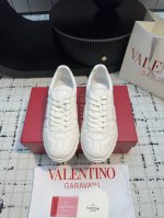 valentin o ss24 new arrival～ 华伦天奴2024秋季新款情侣德训鞋 舒适好穿经典百搭不挑人 小牛皮材质，质感拉满！ 恰到好处的细节，不