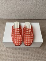 vince 走秀款 水晶 果冻凉鞋 独家首发 原版开模 1:1制造 超多网红上脚 夏日舒适百搭！ 爆款无疑！没有一丝橡胶味儿，奶香奶香的 谁还没有双水晶鞋呢 记