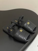 Miumiu 缪缪 25Ss早春新款 一脚蹬懒人凉鞋鱼嘴松紧带平底拖鞋 官方春夏走秀新款，时髦百搭 即可咸又可甜 一点也不磨脚 无论光脚穿还是搭配袜子穿都超级减