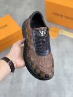 工厂p价p 实价 路易威登 Lv 官网专柜最新款休闲时尚男鞋爆款版型简洁大气 潮男专属.独有的官网最新品牌元素原版装饰 时尚又大方 面料采用原版小牛皮 舒适透气