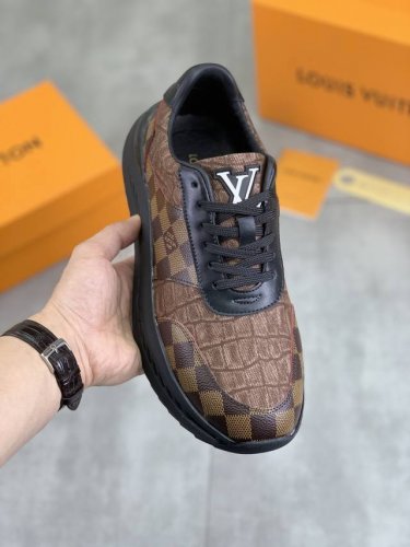 工厂p价p 实价 路易威登 Lv 官网专柜最新款休闲时尚男鞋爆款版型简洁大气 潮男专属.独有的官网最新品牌元素原版装饰 时尚又大方 面料采用原版小牛皮 舒适透气