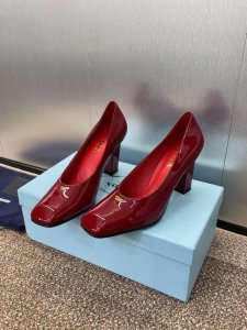 工厂价 PRADA 2025春夏新款方头高跟女鞋 普拉达粗跟果冻色时尚百搭单鞋 材质:鞋面进口牛漆皮+水染羊皮内里+意大利注塑真皮大底跟高：8.5CMSize：