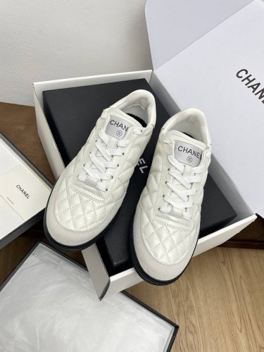 飞机盒10 Chanel 新款棒球鞋香家隐藏款网球鞋！ 纯Yuan小羊皮超级软，大大的鞋舌是这款鞋的灵魂！整鞋纯Yuan渠道材料！Du家Zp私模大底！ 鞋面：鞋
