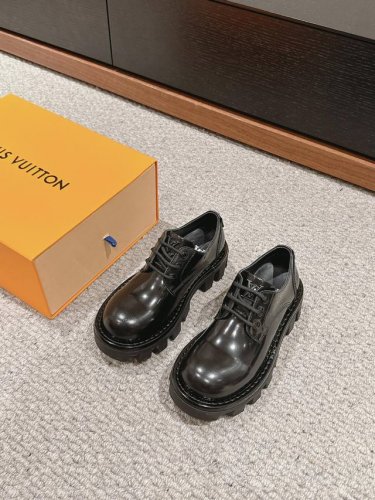 顶级品质 男+10 Louis Vuitton Ss24 New Arrival～ 路易威登2024情侣款厚底乐福鞋 Lv这款宽厚的鞋底，增高效果很不错哦， 穿