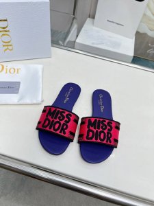 橙子出厂价 迪奥 Miss Dior系列平底拖鞋 字母刺绣logo拼色一字拖鞋 经典上乘美艳力作 dior专柜最火春夏系列 兼备气质 时尚 经典耐看的设计风格