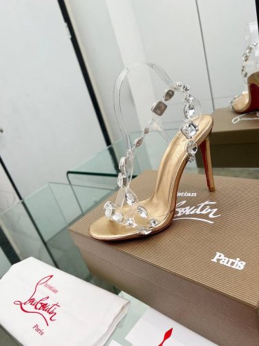 christianlouboutin路铂廷 Cl红底鞋‖ 全球限量！来自拉斯维加斯的祝福灵感来自拉斯维加斯的炫彩霓虹 手工制作，精致工艺收藏级作品 绝对吸睛的存