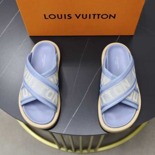 出厂价： LV家 货源稳定四季有货: 情侣款Size：码数：女36-41 男38-44 45、46定制 LV 情侣款 路易威登专柜主打最新款压花拖鞋硬货上新代购