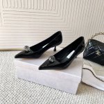 Jimmy Choo 周仰杰 JC新款尖头小猫跟单鞋水晶圆球高跟单鞋大底：真皮大底跟高：4.5CM码数：34-41 34 40 41 42码定做不退不换