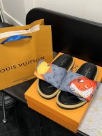 橙子出厂价p louis Vuitton 路易威登 Lv新款个性印花魔术贴拖鞋 平底凉拖 情侣款 码数 35-45