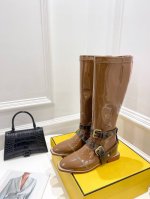 顶级版本 Fendi 芬迪本季主打F家王炸气质长靴 顶级别稀品上新 秋冬最爆的靴子就非它莫属了 一直热度不减被众多网红明星追捧安利区别市场上的低版本 上脚马上自