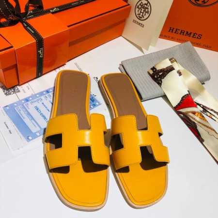 顶级品质 上新hermes 2019新色 爱马仕 光面皮 鞋面进口小牛皮，内里水染山羊皮。 超级有档次的一款贵妇h拖鞋，绝对人手一对。 100%购入正品1：1定 - 点击图像关闭