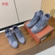 Loro Piana 休闲毛里运动鞋。意大利顶级羊绒复古优雅低调奢华。时尚性与皮料实用性同样兼具依然全网最高品质。鞋面羊京丝质柔滑。羊皮里和A级羊毛内里。耐磨高