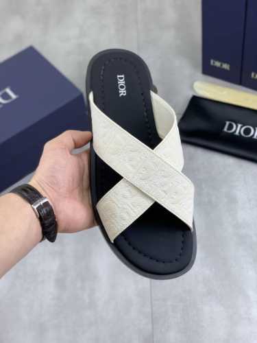 工厂p价p 实价 Dior 迪奥新款休闲拖鞋 原版官网 高品质 完美做工 透射出一种尊贵奢华 高端超凡工艺中升华其奢侈定义 原版大底 码数 39-44 38 4